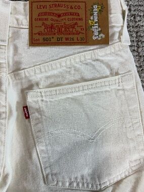 NEW Levi's x Denim Tears 501 Original Fit Women’s Size 26/30 Cream Colored Jeans
